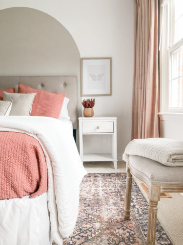 Blush bedroom makeover! Get beautiful girls bedroom ideas for a young girl. #girlsbedroomideas #blushbedroom #girlsbedroommakeover #pinkbedroom