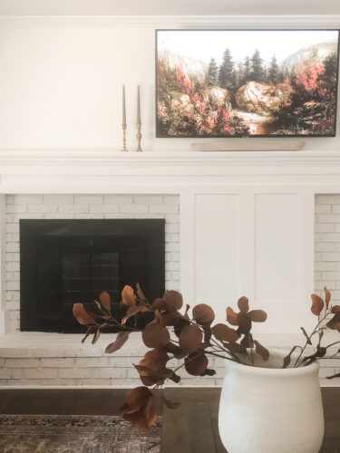 Get vintage art to display on your TV! This method is free & easy with tons of picture options!