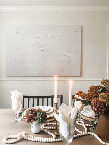 Elegant Thanksgiving table setting using brown, gold, and blush #elegantthanksgivingtablesetting