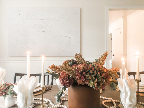 Elegant Thanksgiving table setting using brown, gold, and blush #elegantthanksgivingtablesetting