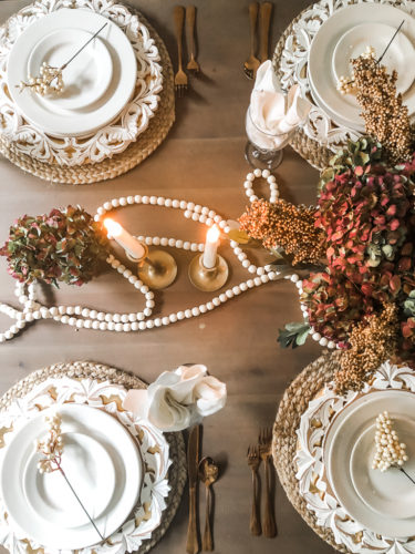 Elegant Thanksgiving table setting using brown, gold, and blush #elegantthanksgivingtablesetting