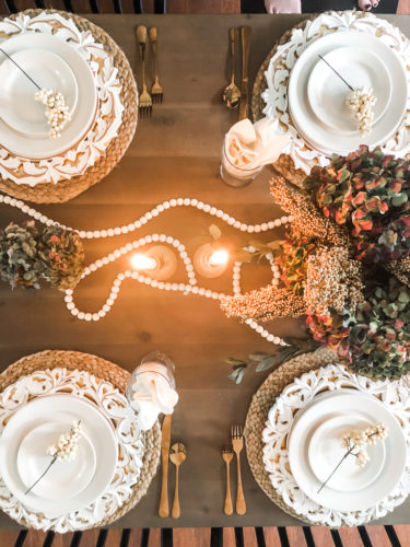Elegant Thanksgiving table setting using brown, gold, and blush #elegantthanksgivingtablesetting