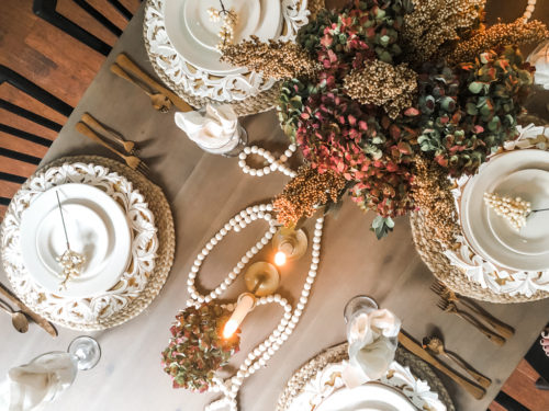 Elegant Thanksgiving table setting using brown, gold, and blush #elegantthanksgivingtablesetting