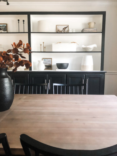 Tips for simple and modern bookcase styling using black, white and cream tones. #modernbookcasestyling #bookcasestyling