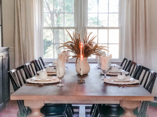 Make this easy and classy, simple Thanksgiving table setting! You can make a version of it using items you already own! #thanksgivingtablesetting #thanksgivingtablescape