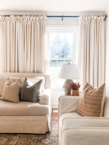 Beautiful French country modern living room ideas - plus budget-friendly accent chairs #modernlivingroom #frenchcountrylivingroom