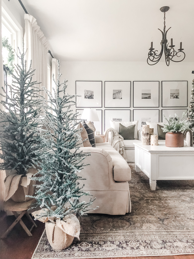 Simple Christmas Decorations in my Living Room - Marly Dice