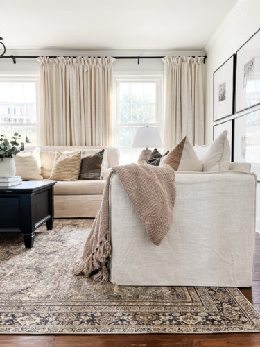 Black and white living room, neutral living room, sophisticated living room #neutrallivingroom #sophisticatedlivingroom