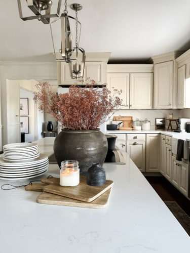Refresh your kitchen countertops using these tips for kitchen counter styling! #kitchencounterstyling #kitchencounterdecor