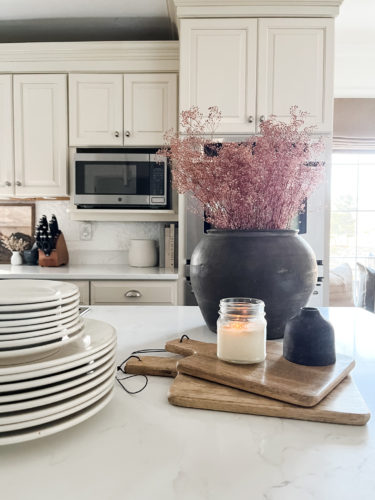 Refresh your kitchen countertops using these tips for kitchen counter styling! #kitchencounterstyling #kitchencounterdecor