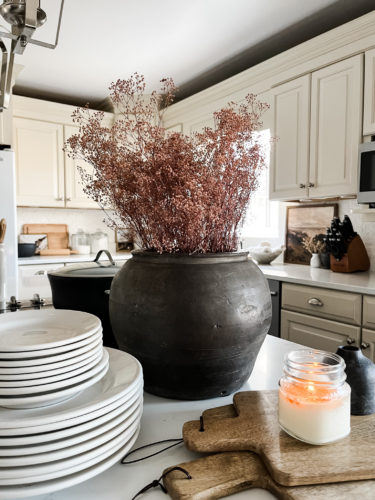 Refresh your kitchen countertops using these tips for kitchen counter styling! #kitchencounterstyling #kitchencounterdecor