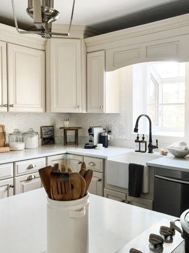 Refresh your kitchen countertops using these tips for kitchen counter styling! #kitchencounterstyling #kitchencounterdecor