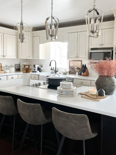 Refresh your kitchen countertops using these tips for kitchen counter styling! #kitchencounterstyling #kitchencounterdecor