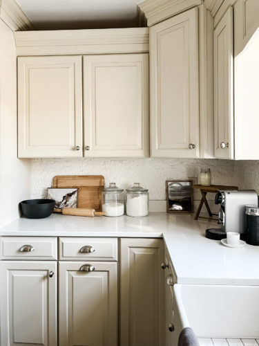 Refresh your kitchen countertops using these tips for kitchen counter styling! #kitchencounterstyling #kitchencounterdecor