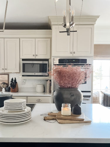 Refresh your kitchen countertops using these tips for kitchen counter styling! #kitchencounterstyling #kitchencounterdecor