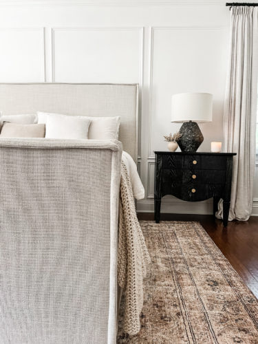 Black and white transitional primary bedroom with picture frame moulding #primarybedroom #transitionalbedroom #blackandwhitebedroom #modernbedroom