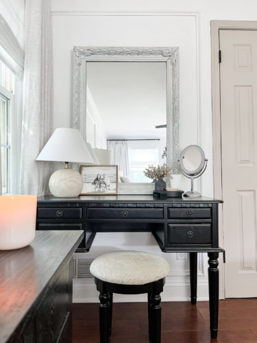 Black and white transitional primary bedroom with picture frame moulding #primarybedroom #transitionalbedroom #blackandwhitebedroom #modernbedroom
