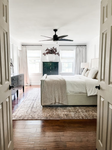 Black and white transitional primary bedroom with picture frame moulding #primarybedroom #transitionalbedroom #blackandwhitebedroom #modernbedroom