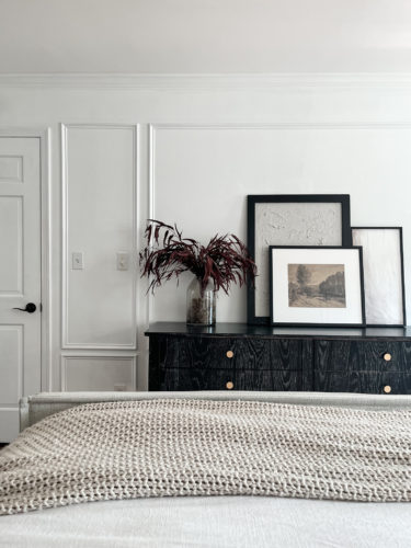Black and white transitional primary bedroom with picture frame moulding #primarybedroom #transitionalbedroom #blackandwhitebedroom #modernbedroom