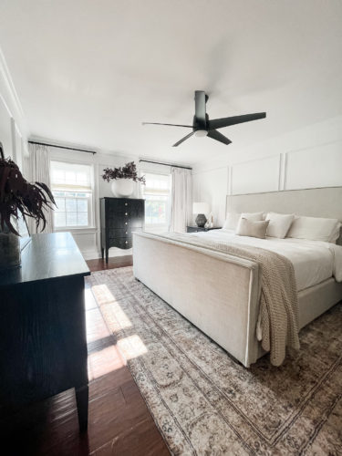 Black and white transitional primary bedroom with picture frame moulding #primarybedroom #transitionalbedroom #blackandwhitebedroom #modernbedroom