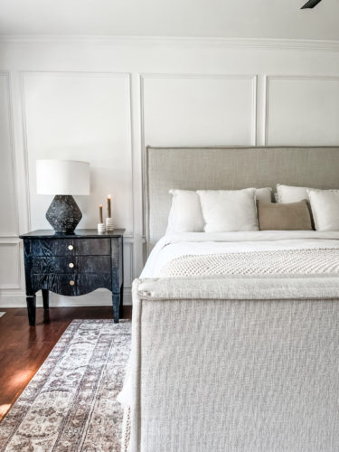 Black and white transitional primary bedroom with picture frame moulding #primarybedroom #transitionalbedroom #blackandwhitebedroom #modernbedroom