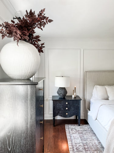 Black and white transitional primary bedroom with picture frame moulding #primarybedroom #transitionalbedroom #blackandwhitebedroom #modernbedroom