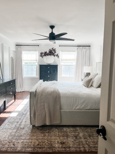 Black and white transitional primary bedroom with picture frame moulding #primarybedroom #transitionalbedroom #blackandwhitebedroom #modernbedroom