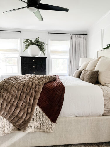 Moody and traditional Christmas bedroom using brown, red and green. Cozy Christmas bedroom decor #christmasbedroom #cozychristmasbedroomdecor