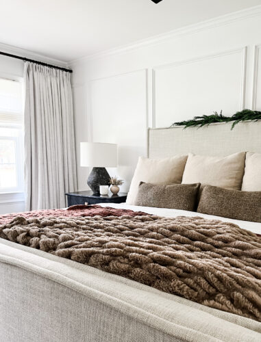 Moody and traditional Christmas bedroom using brown, red and green. Cozy Christmas bedroom decor #christmasbedroom #cozychristmasbedroomdecor