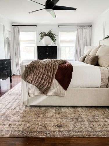Moody and traditional Christmas bedroom using brown, red and green. Cozy Christmas bedroom decor #christmasbedroom #cozychristmasbedroomdecor