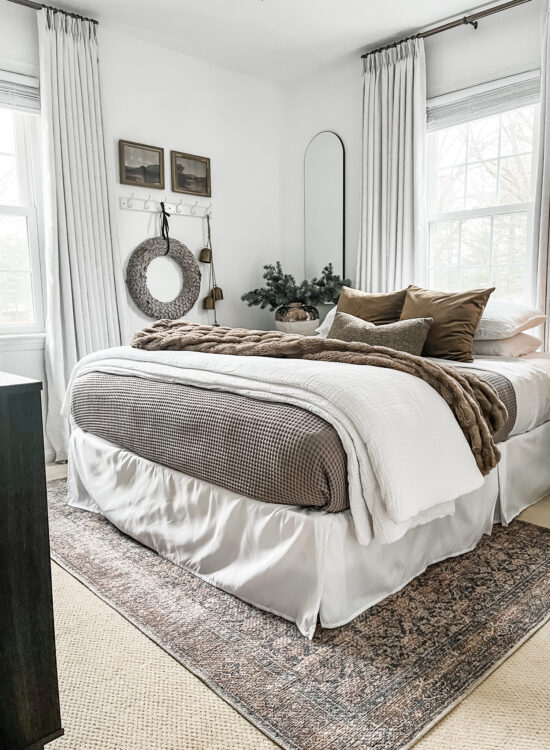 Neutral Christmas decor for our guest bedroom! Cozy layers with brown and green tones. #holidaydecor #guestbedroom #christmasbedroom