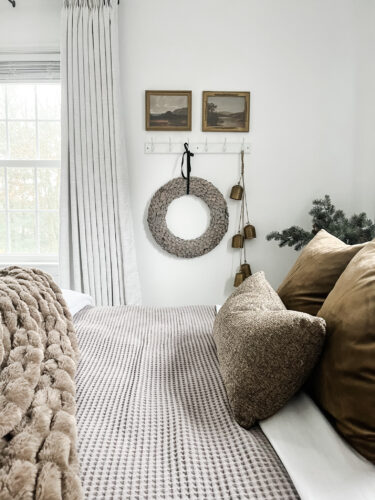 Neutral Christmas decor for our guest bedroom! Cozy layers with brown and green tones. #holidaydecor #guestbedroom #christmasbedroom
