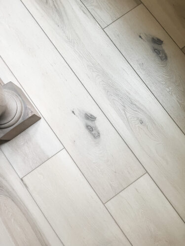 We installed luxury vinyl plank flooring. Here's why I chose Flooret's LVP flooring #lvpflooring