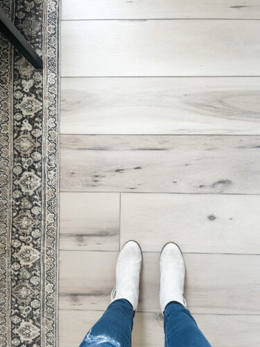 We installed luxury vinyl plank flooring. Here's why I chose Flooret's LVP flooring #lvpflooring