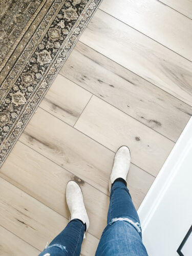 We installed luxury vinyl plank flooring. Here's why I chose Flooret's LVP flooring #lvpflooring
