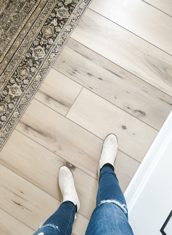 We installed luxury vinyl plank flooring. Here's why I chose Flooret's LVP flooring #lvpflooring