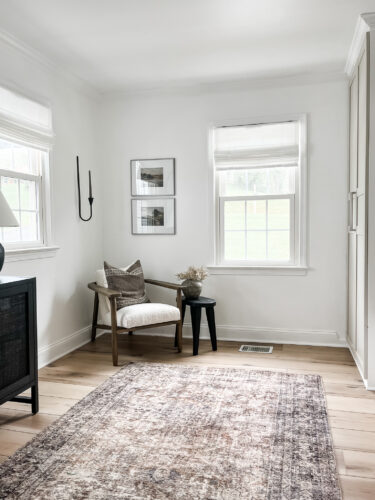 Mudroom entryway ideas, sitting corner, storage cabinet