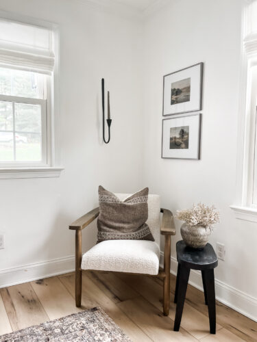 Mudroom entryway ideas, sitting corner, storage cabinet