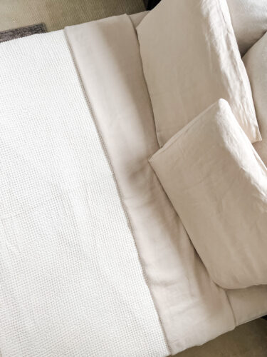 Minimal and neutral guest bedroom decor ideas, bedroom with black accents