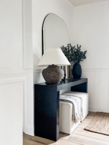 Simple winter entry, small entryway @marlydiceblog