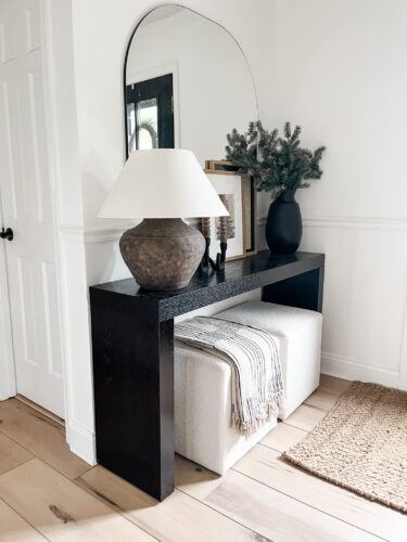 Simple winter entry, small entryway @marlydiceblog