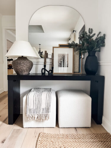 Simple winter entry, small entryway @marlydiceblog